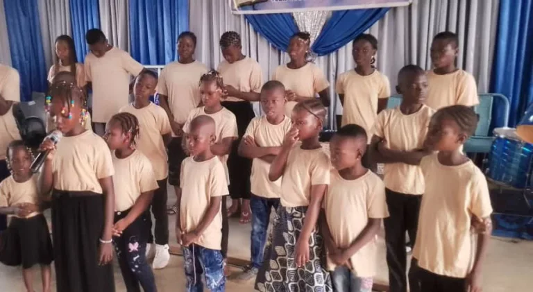 Journée des enfants à l’église AD Salut des Nations : Un message de Foi et d’Amour